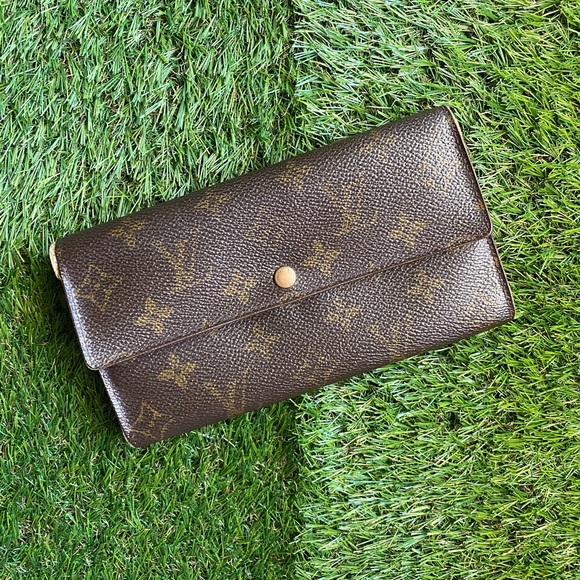 Louis Vuitton monogram wallet - Picture 1 of 16